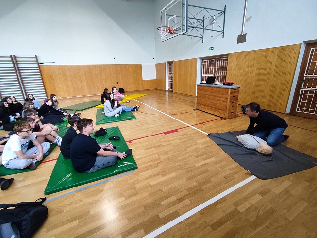 Karierna orientacija Predstavitev poklicev v zdravstvu 2